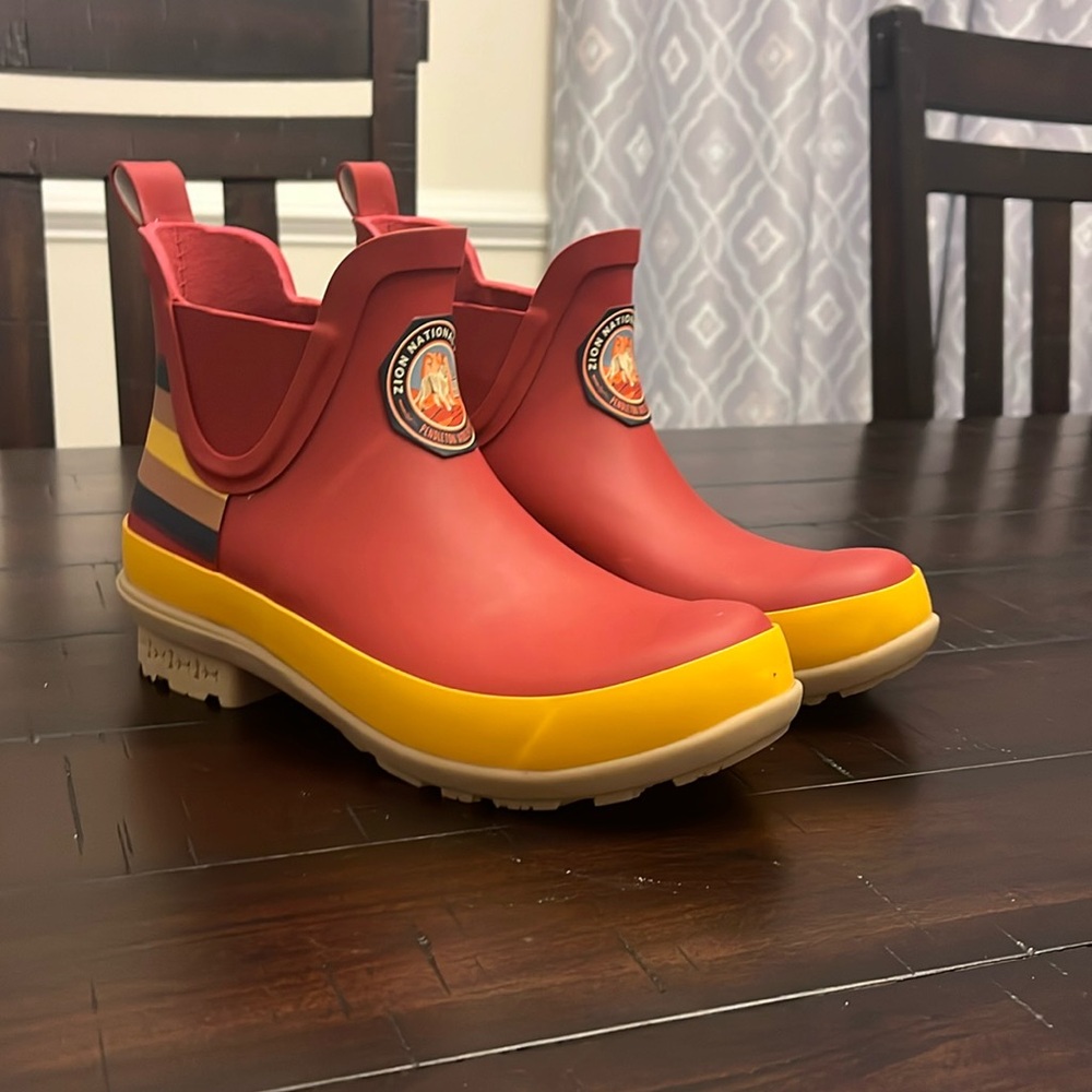 Pendleton Zion National Park Chelsea Rain Boots new red Women’s Size 11